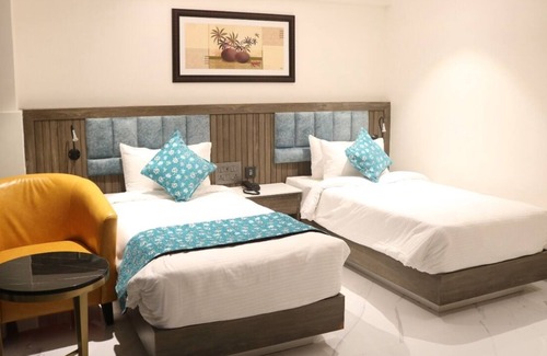 Gannavaram House | Hotel Park Elite , With Twin, Double and Suite Rooms and Restaurant