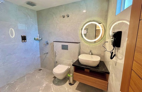 Shenoys Hotel | Hotel Pearl Palace