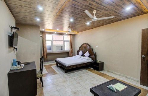 Kalka Hotel | Hotel Pinjore Holiday Home