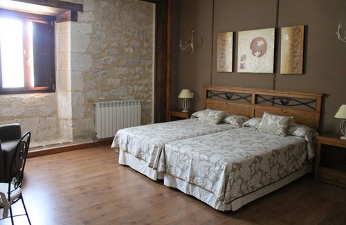 Santa Cruz de la Salceda Hotel | Hotel Restaurante Rural Las Baronas