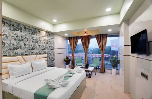 Wagholi Hotel | Hotel Regal Heaven