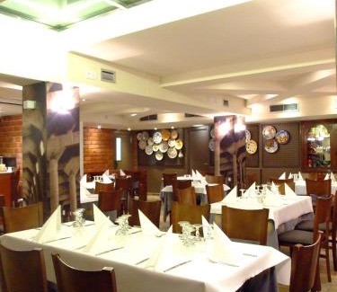 Alagon Hotel | Hotel Restaurante Los Angeles