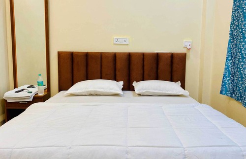 Omkareshwar Hotel | Hotel Rewanchal