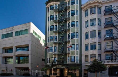 Cathedral Hill Condo | Hotel Room Performing Arts Venues Theater Lover!