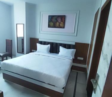 Mansarovar House | Hotel Roshanee