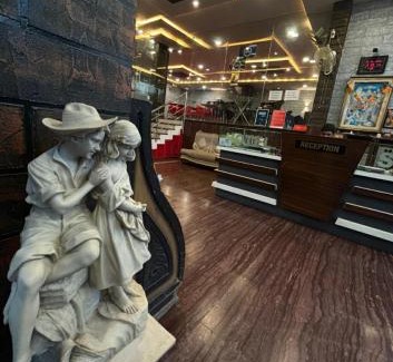 Pachmarhi Hotel | Hotel Saket ! Couple Friendly Family Hotel !