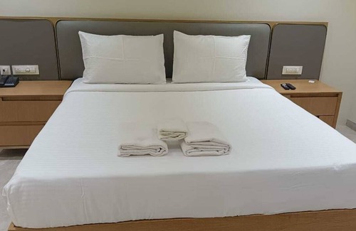 Yadagirigutta Hotel | Hotel Sannidhi Emerald