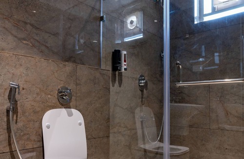 Yadagirigutta Hotel | Hotel Sannidhi Emerald