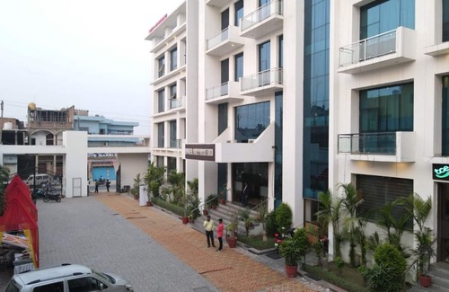 Siwan Hotel | Hotel Sapphire Inn Siwan With AC Room