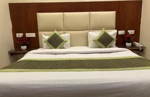 Old Delhi House | Hotel Sapphire - Walking distance from New Delhi Railway Station & Connaught Place