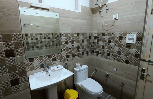 Shamshi Hotel | Hotel Sarla Regency