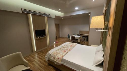 Boisar Hotel | Hotel Sarovar Residency