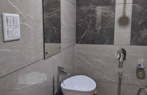 Bilaspur Hotel | Hotel Shivneri