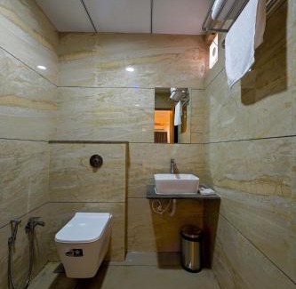 Dwarka Hotel | Hotel Shree Radhe