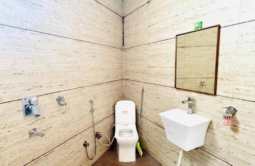 Barsana Hotel | Hotel Shri Radha Orchid