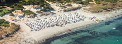 Arborea Hotel | Hotel surrounded by greenery with swimming pool in Arborea just 600 meters from the sea