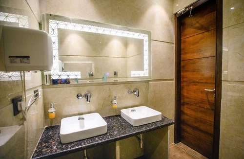 Agra Hotel | HOTEL TEN SQUARE - 5 Minutes from The Taj Mahal