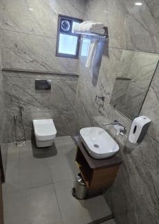 Dwarka Hotel | Hotel The Grand Om Krishna