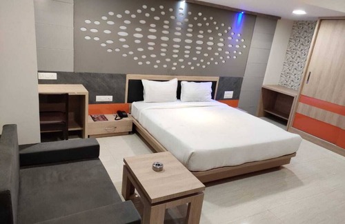 Mahesana Hotel | Hotel The Grand Takshak