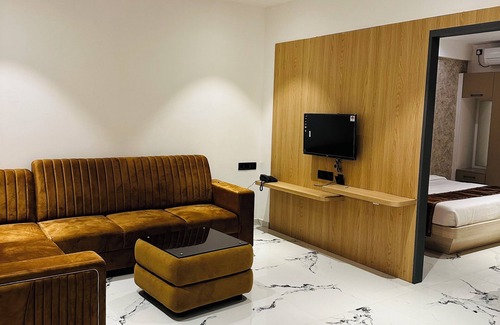 Adyar Apartment | HOTEL THE MANSION-Deralakatte mangalore