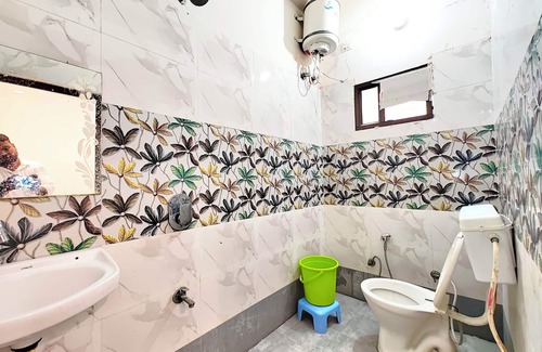 Ayodhya Hotel | Hotel The Ram Krishna Palace Ayodhya