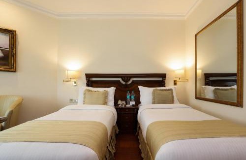 Connaught Place Hotel | Hotel The Royal Plaza