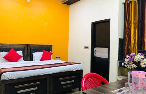 Phagwara Hotel | HOTEL TIP TOP - LPU Law Gate - Family, Students, Couples