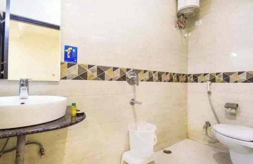 Indira Nagar Hotel | HOTEL Tralveller In LUCKNOW