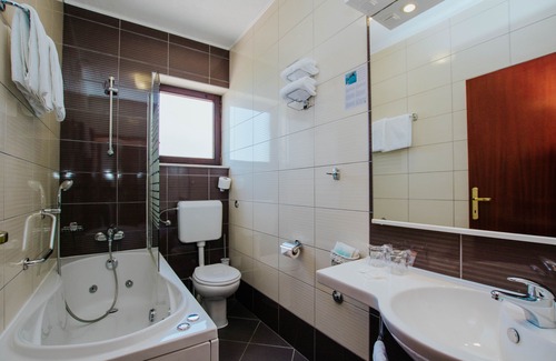 Arbanija Hotel | Hotel Vila Tina