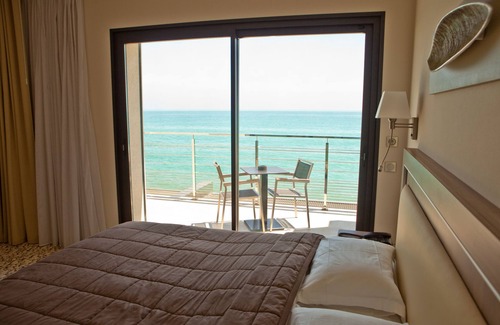 Villeneuve Loubet Beach Hotel | Hotel Villa Azur