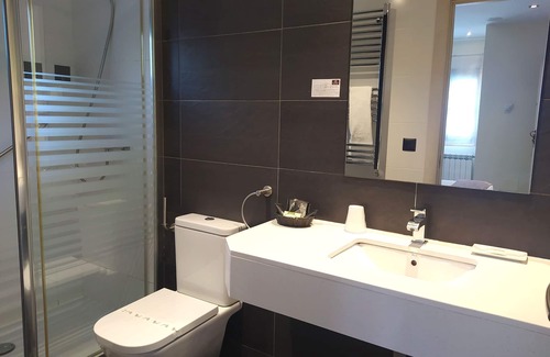 Naves Hotel | Hotel Villa Marrón