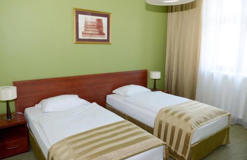 Lancut Hotel | Hotel Vis a Vis Łańcut