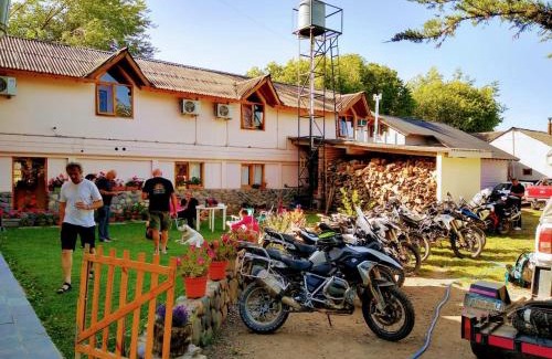 Trevelin Hotel | Hotel y Cabañas Casa de Piedra