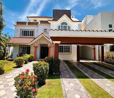 La Isla House | Hotel Zone Beach Villa