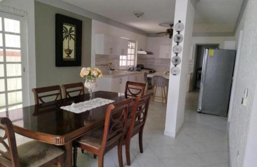 La Isla House | Hotel Zone Beach Villa