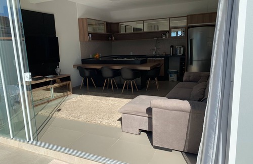 Praia da Armacao do Itapocoroi House | House 50 meters from the beach, 3 km Beto Carreiro