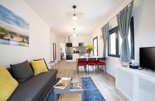 Villejuif House | House - 7 bedrooms - 3 bathrooms - near metro 7