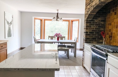 Elizabeth House | House and party Barn on 300 acres, hot tub, 10 miles views, Private golf, trails