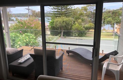 Gwandalan House | House Beside The Lake