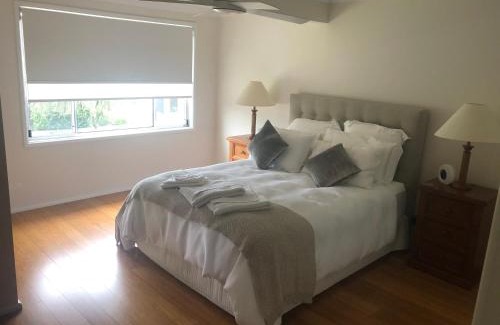 Gwandalan House | House Beside The Lake