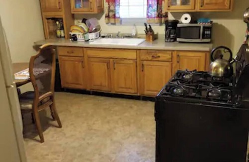 Aliquippa Apartment | House can sleep 8 or more people
