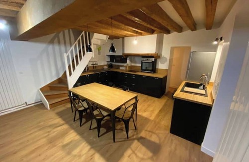 Arnage House | House close to circuit/garage, parking, garden