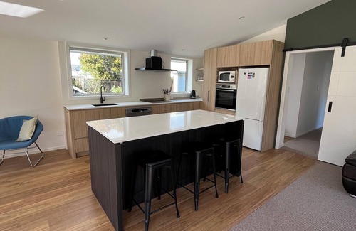 Clyde House | House - Clyde Getaway - 5 Minute walk to Clyde Township