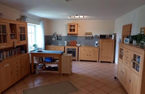 Lenzerwische House | House Elbrose surrounded by roses with access to the Elbe dyke