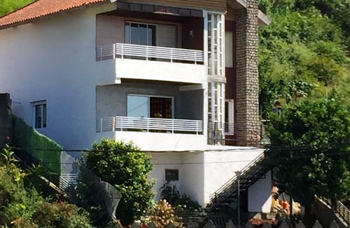 Teis House | House in a quiet area and views of the estuary.