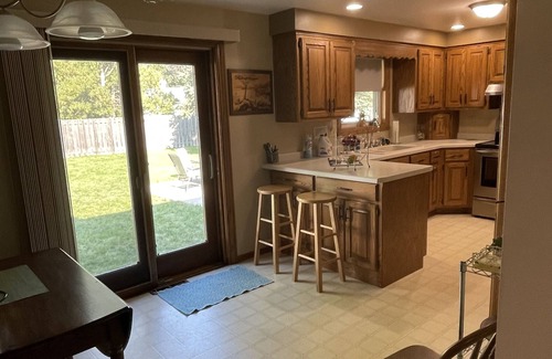 Green Bay House | House is a Premier Partner! Lambeau Field Amazingly close - walk to the Game!