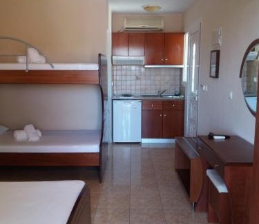 Kalamitsi Apartment | House Meltemi