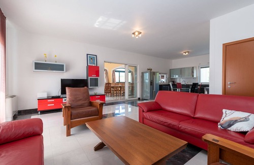 Marina House | House Mitlo with 5 bedrooms and private pool