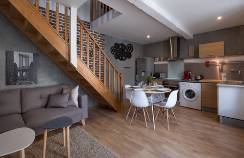 Carcassonne House | House near downtown and cited with terrace not overlooked