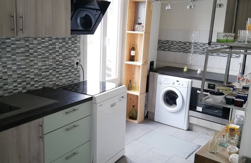 La Rochelle House | House near town center